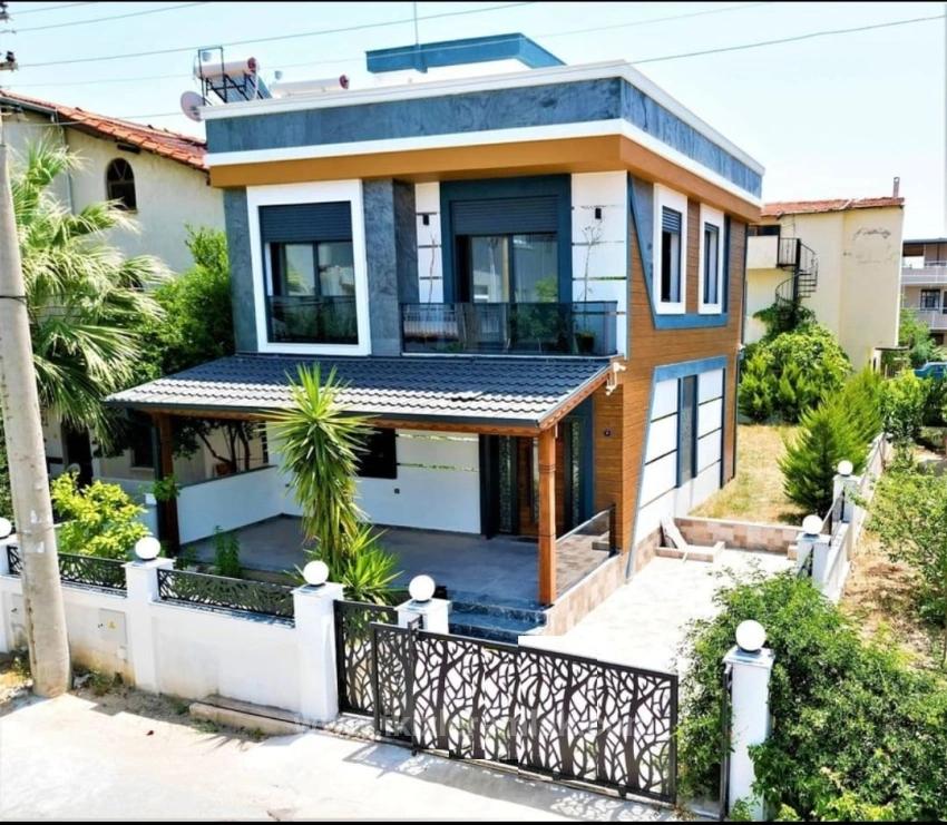 Brandneue Freistehende 3+1-Villa Zum Verkauf Am Meer In Doğanbey