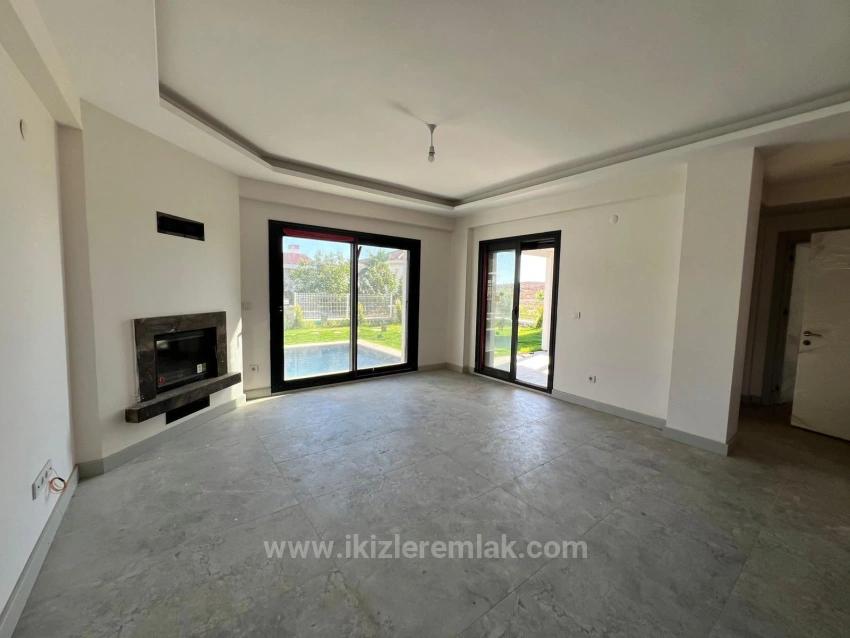 4+1 Villa Mit Privatem Pool Und Luxuriösem Kamin In Seferihisar, Akarca Zu Verkaufen