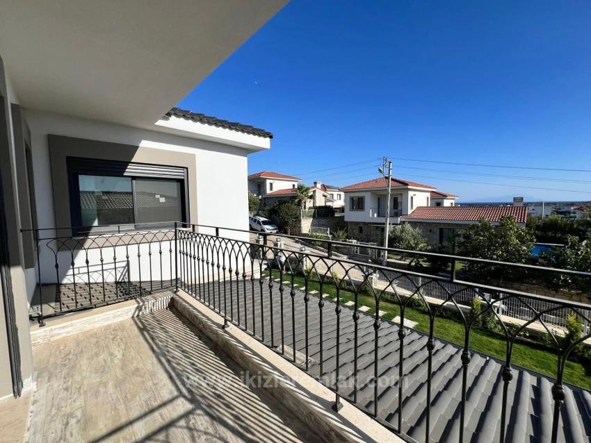 4+1 Villa Mit Privatem Pool Und Luxuriösem Kamin In Seferihisar, Akarca Zu Verkaufen