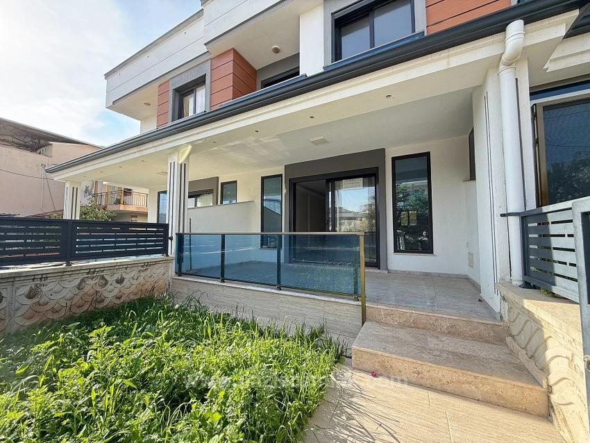 Brandneue 3+1-Maisonette-Villa/Sommerhaus Zum Verkauf In Doğanbey, Seferihisar.