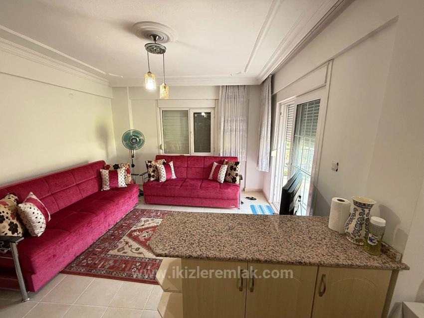 2+1-Zimmer-Wohnung (80 M²) Im Zentrum Von Seferihisar Ürkmez Zu Verkaufen, Keine Renovierungsarbeiten Erforderlich