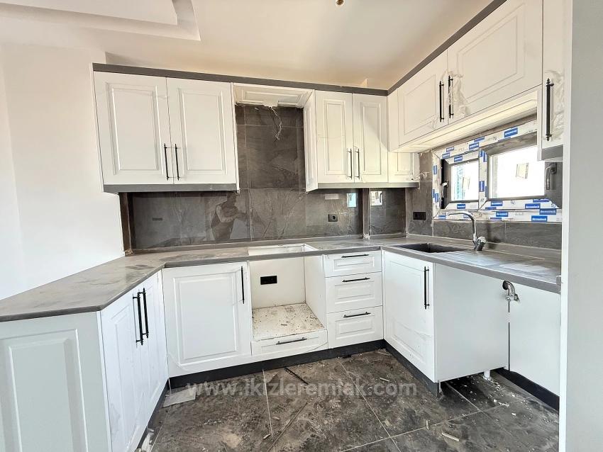 Brandneues 2+1-Maisonette-Sommerhaus Mit Garten In Doğanbey, Seferihisar Zu Verkaufen.