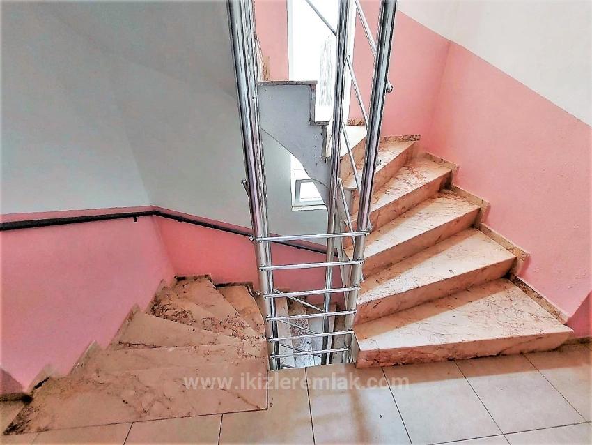 2+1 Wohnung Zum Verkauf Im Zentrum Von Seferihisar Ürkmez, Separate Küche