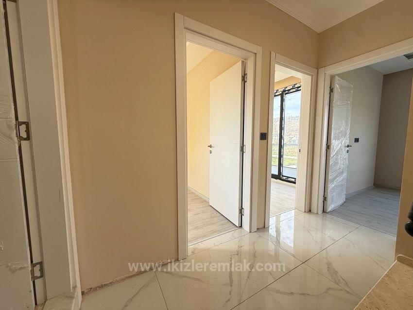 3+1 Maisonette-Villa Mit Neuem Garten Zum Verkauf In Seferihisar Doğanbey