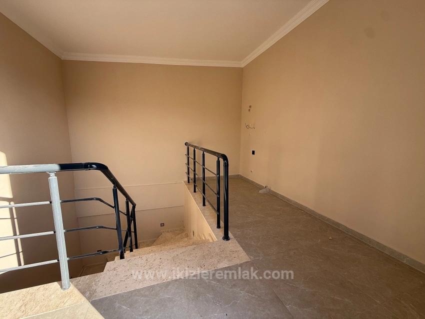 3+1 Maisonette-Villa Mit Neuem Garten Zum Verkauf In Seferihisar Doğanbey