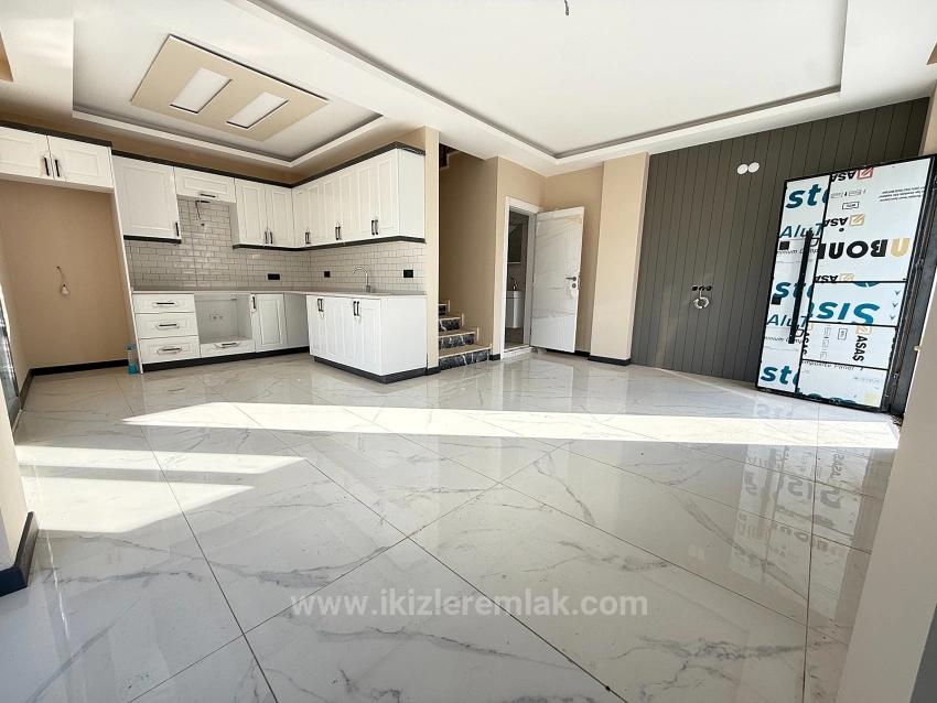 3+1 Maisonette-Villa Mit Neuem Garten Zum Verkauf In Seferihisar Doğanbey