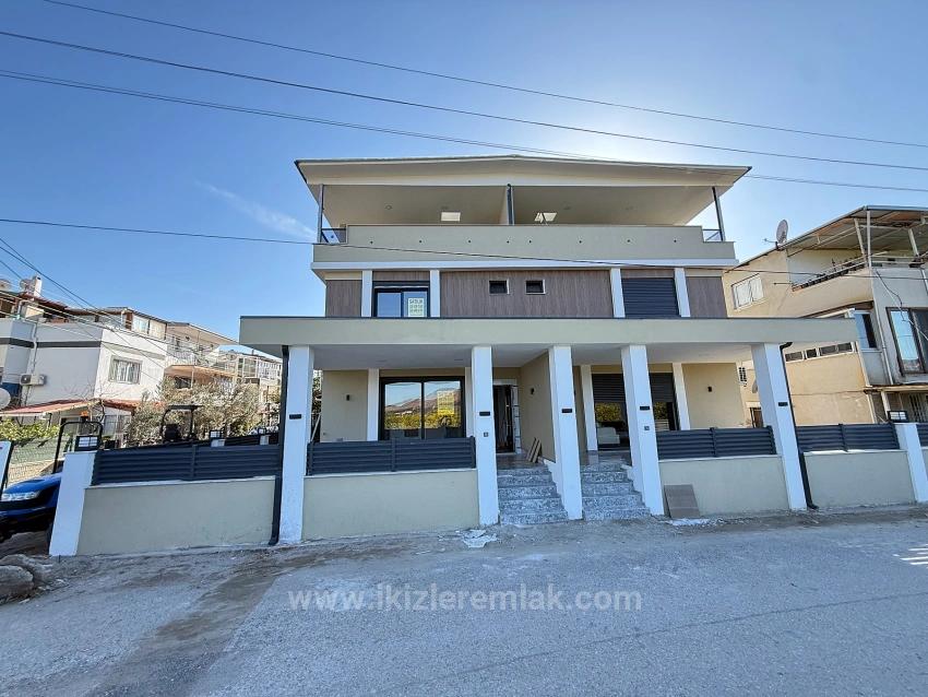 3+1-Zimmer Villa Zu Verkaufen in Cumhuriyet Bz. Seferihisar Doğanbey - 170 m²