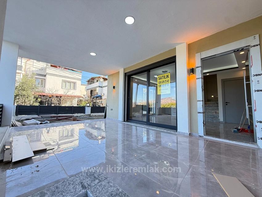 Luxuriöse, Brandneue 3+1-Zimmer-Villa Mit Garten In Meeresnähe In Doğanbey, Seferihisar, Zu Verkaufen.