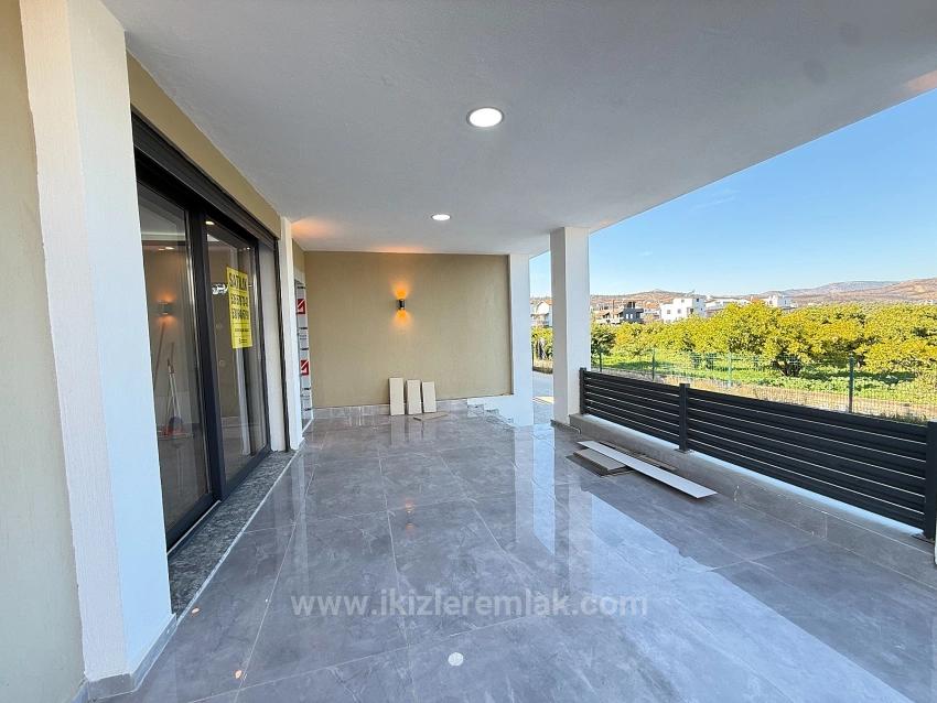 Luxuriöse, Brandneue 3+1-Zimmer-Villa Mit Garten In Meeresnähe In Doğanbey, Seferihisar, Zu Verkaufen.