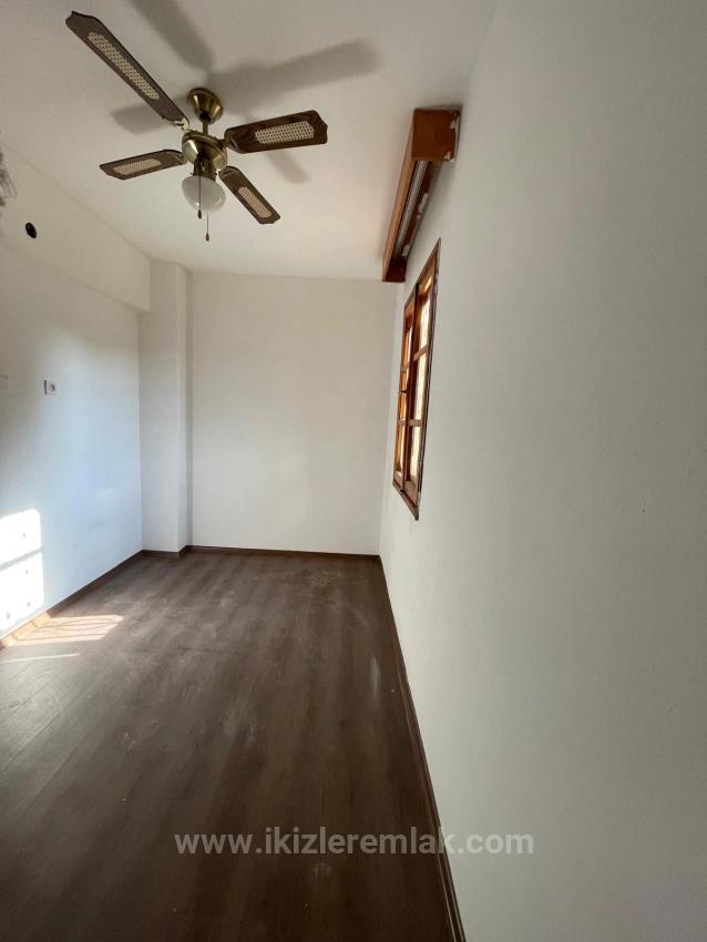 3+1 Maisonette-Villa Mit Garten In Seferihisar Ürkmez, Direkt Am Meer Zu Verkaufen.