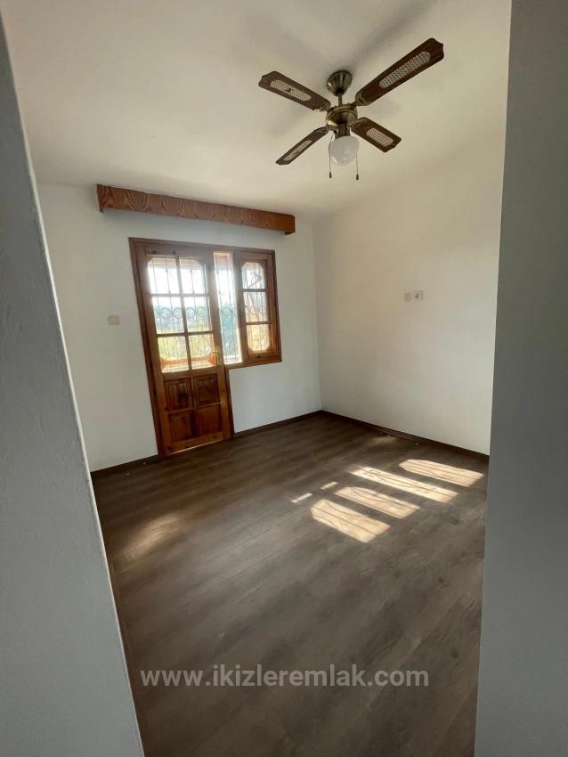 3+1 Maisonette-Villa Mit Garten In Seferihisar Ürkmez, Direkt Am Meer Zu Verkaufen.