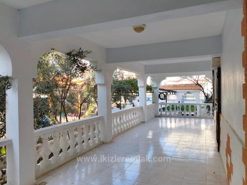 Freistehende 6+1 Villa Mit Garten Zum Verkauf In Doğanbey, Seferihisar