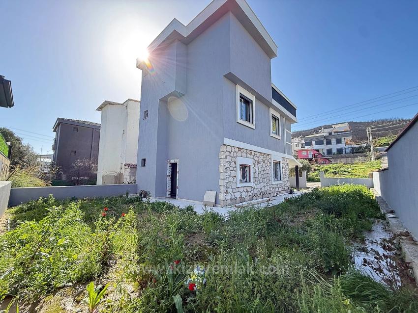 Freistehende 3+1-Villa Mit Garten Zum Verkauf In Doğanbey, Seferihisar