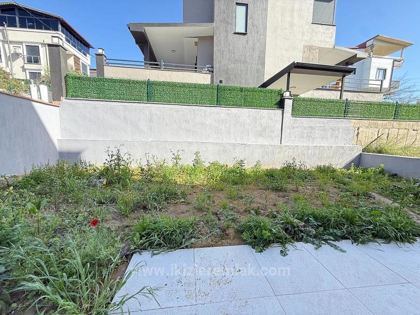 Freistehende 3+1-Villa Mit Garten Zum Verkauf In Doğanbey, Seferihisar