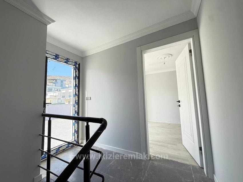 Freistehende 3+1-Villa Mit Garten Zum Verkauf In Doğanbey, Seferihisar