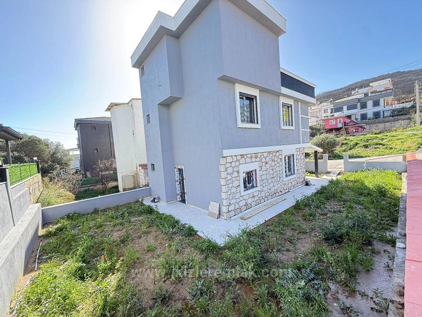 Freistehende 3+1-Villa Mit Garten Zum Verkauf In Doğanbey, Seferihisar
