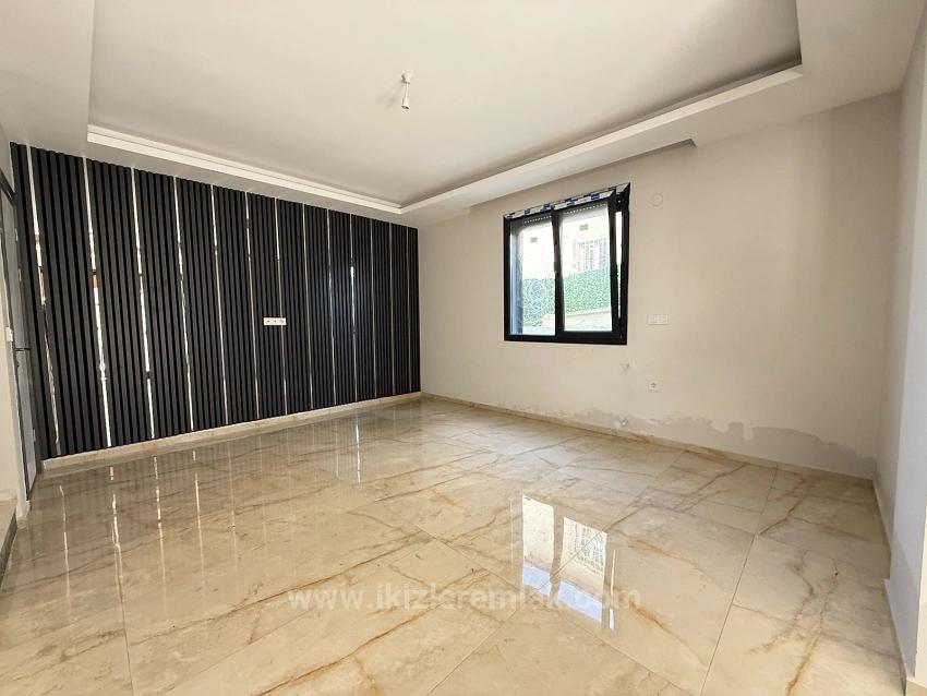 Brandneue, Geräumige Freistehende Villa Mit 4 Schlafzimmern Und Einem Zusätzlichen Zimmer In Doğanbey, Seferihisar, Zu Verkaufen.