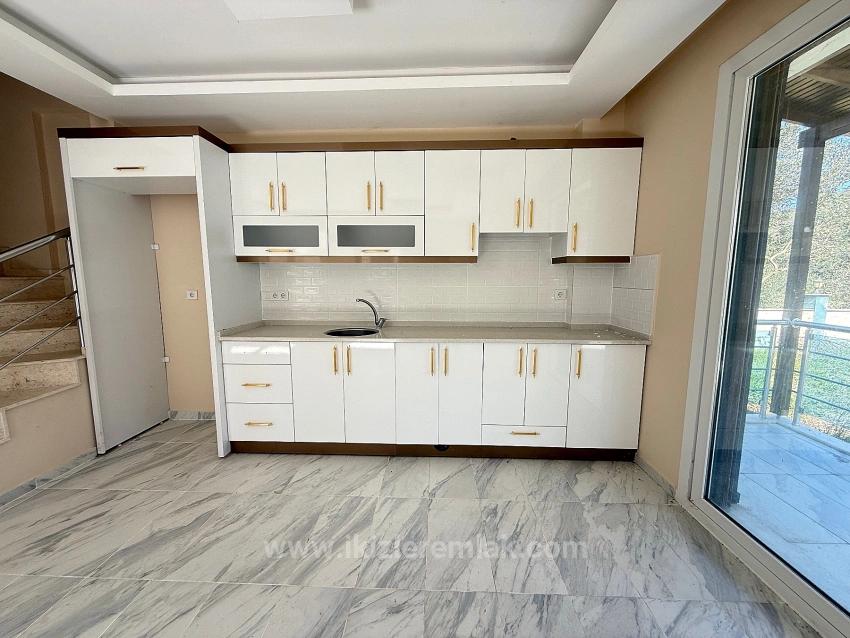 Freistehende 3+1-Villa Mit Großem Garten Zum Verkauf In Seferihisar Doğanbey