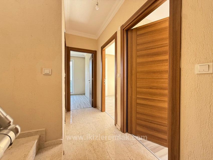 In Seferihisar Doğanbey Zu Verkaufen: Einzelnes, Unabhängiges, Großes, Gartenumschlossenes 3+1 Villenhaus
