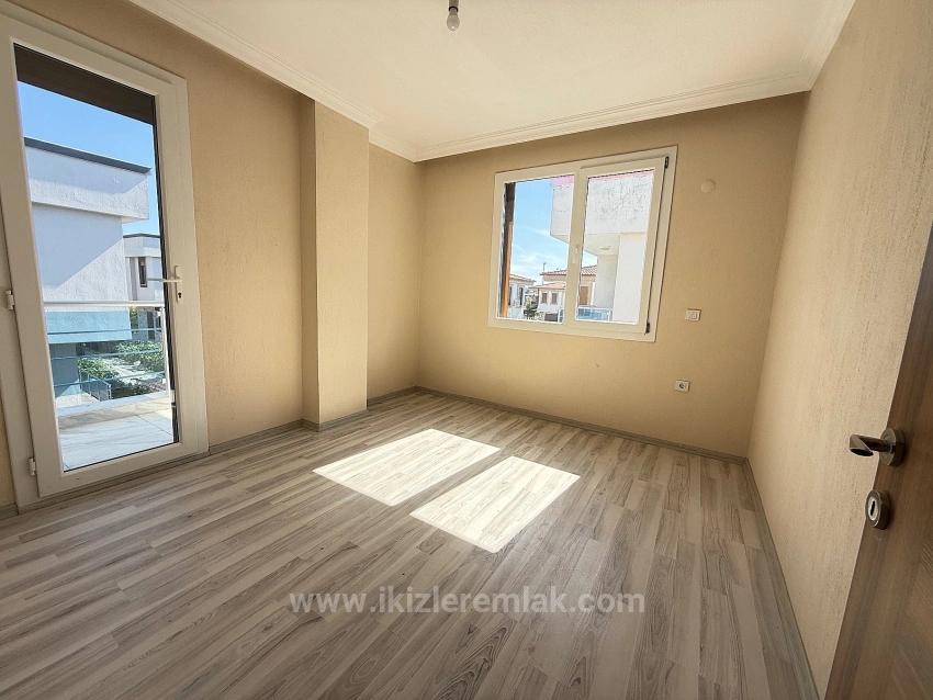 Freistehende 3+1-Villa Mit Großem Garten Zum Verkauf In Seferihisar Doğanbey