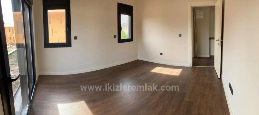 3+1-Maisonette-Villa Mit Großem Garten In Doğanbey, Seferihisar Zu Verkaufen