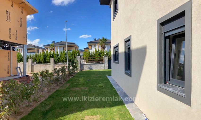3+1-Maisonette-Villa Mit Großem Garten In Doğanbey, Seferihisar Zu Verkaufen