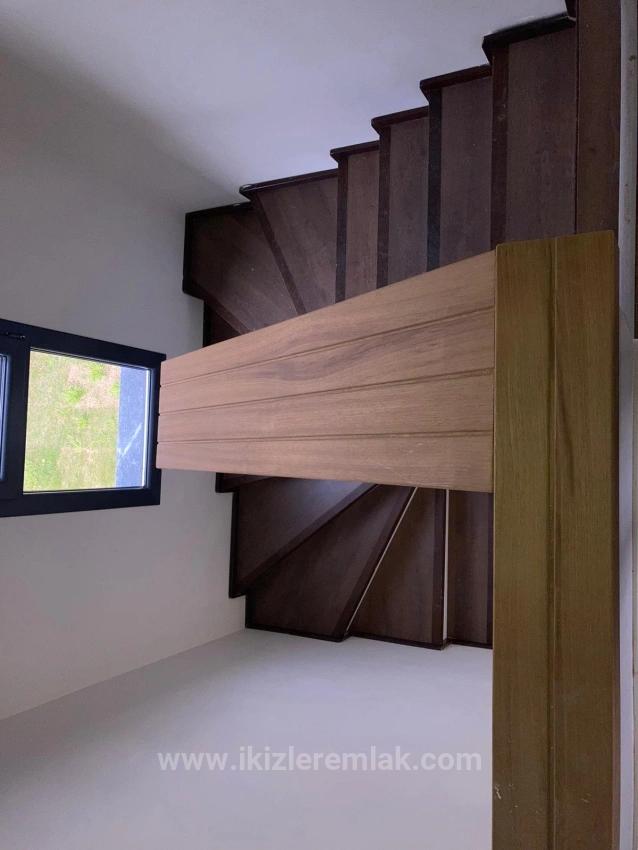 3+1-Maisonette-Villa Mit Großem Garten In Doğanbey, Seferihisar Zu Verkaufen