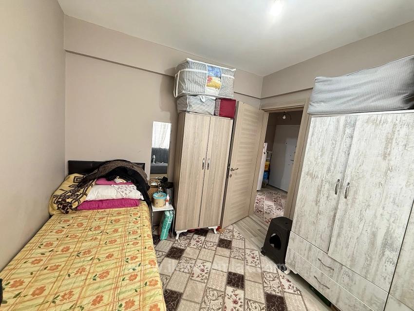 2+1 Wohnung Zum Verkauf Im Mittleren Stockwerk Im Zentrum Von Ürkmez, Seferihisar