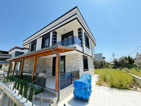 Brandneue 3+1-zimmer-villa Mit Großzügigem Garten In Meeresnähe In Doğanbey, Seferihisar Zu Verkaufen