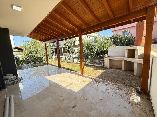 Brandneue 3+1-Villa Zum Verkauf Im Seferihisar Doğanbey Center.