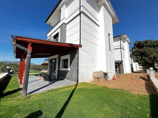 Brandneue Freistehende 3+1 Villa Mit Privatem Pool In Doğanbey, Seferihisar Zu Verkaufen.