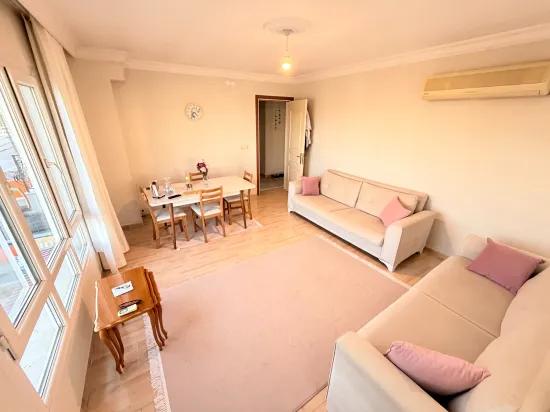 In Ürkmez, 400 M Vom Meer Entfernt, Separate Küche, Doppelbalkon, Geräumiges 2+1 Apartment