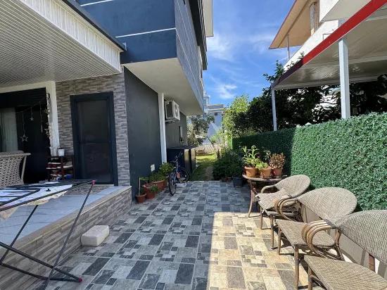 In Seferihisar Doğanbey zu verkaufen 3+1 geräumiges haus mit großem garten doppelhaushälfte Ferienhaus