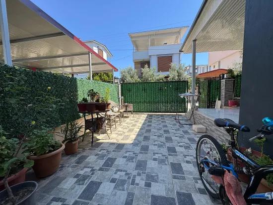 In Seferihisar Doğanbey zu verkaufen 3+1 geräumiges haus mit großem garten doppelhaushälfte Ferienhaus