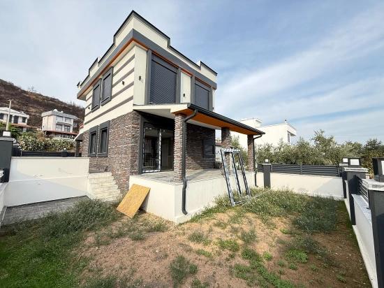 3+1 Freistehende Villa Mit Garten Zum Verkauf Im Seferihisar Doğanbey Center