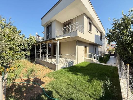 Brandneues Luxus-sommerhaus Mit 3+1 Bädern In Seferihisar Doganbey Zu Verkaufen
