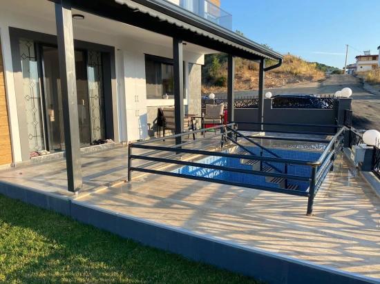 Freistehende Villa Mit 3+1 Schlafzimmern, Meerblick Und Pool In Seferihisar Doğanbey Zu Verkaufen