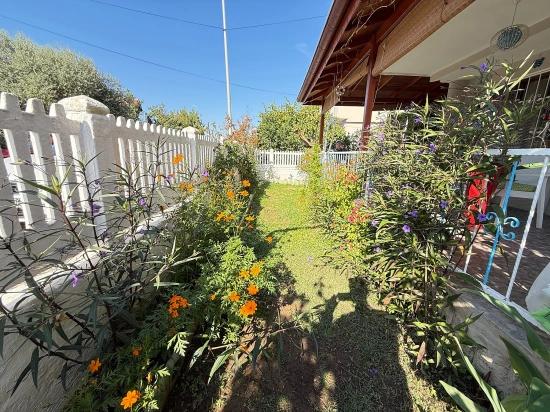 3+1 Villa Mit Garten Zum Verkauf Am Meer In Seferihisar Ürkmez