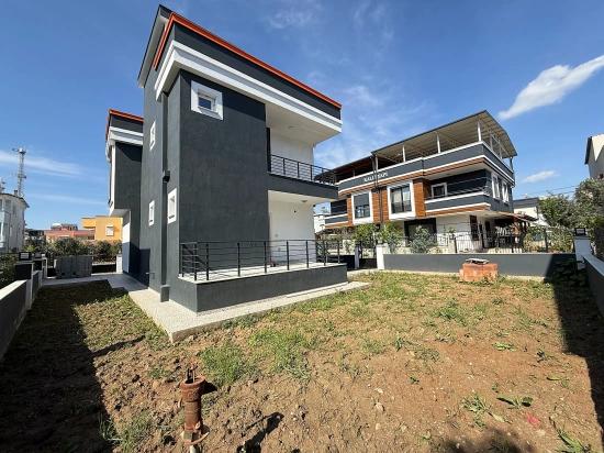 Freistehende 3+1-maisonette-villa Auf Einem 300 M2 Großen Grundstück In Seferihisar Doğanbey