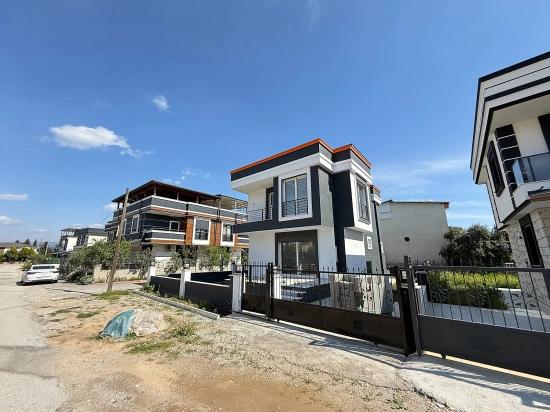 Freistehende 3+1-maisonette-villa Auf Einem 300 M2 Großen Grundstück In Seferihisar Doğanbey