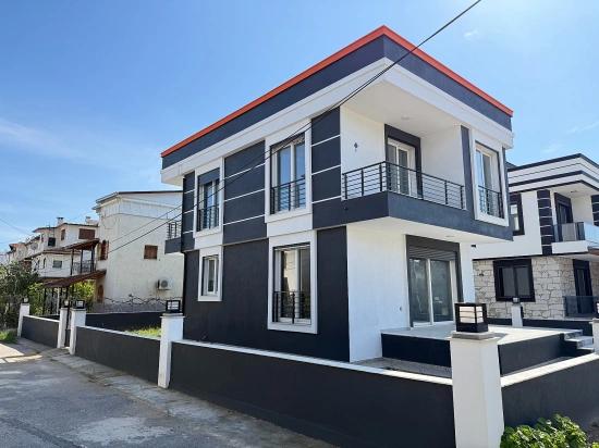 Freistehende 3+1-maisonette-villa Auf Einem 300 M2 Großen Grundstück In Seferihisar Doğanbey