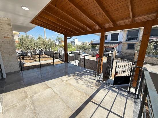 2 + 1 Brandneues Duplex-sommerhaus Zum Verkauf Im Zentrum Von Seferihisar, Doğanbey