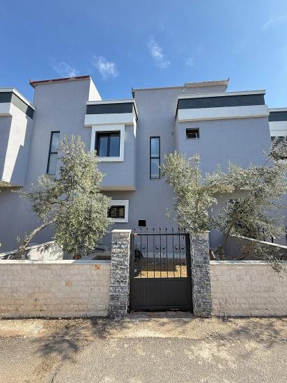 2 + 1 Brandneues Duplex-Sommerhaus Zum Verkauf Im Zentrum Von Seferihisar, Doğanbey