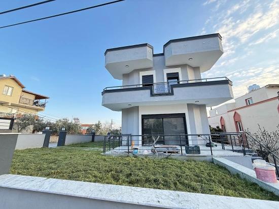 3+1 Eckvilla Mit Meerblick Und Separater Küche In Ürkmez