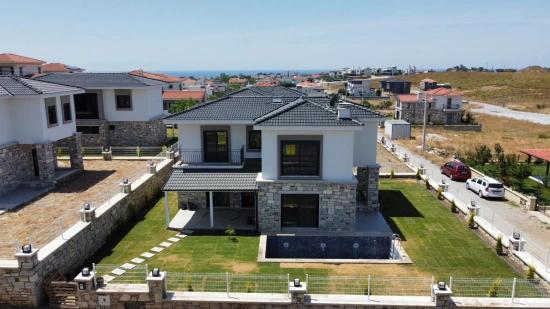 4+1 Villa Mit Privatem Pool Und Luxuriösem Kamin In Seferihisar, Akarca Zu Verkaufen