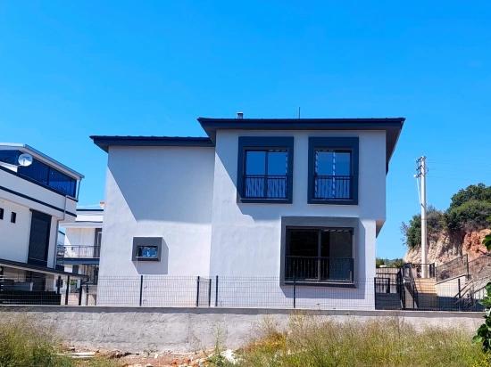 Brandneue 2+1-maisonette-villa Mit Garten Zum Verkauf In Payamlı, Seferihisar.