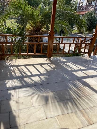 3+1 Maisonette-villa Mit Garten In Seferihisar Ürkmez, Direkt Am Meer Zu Verkaufen.