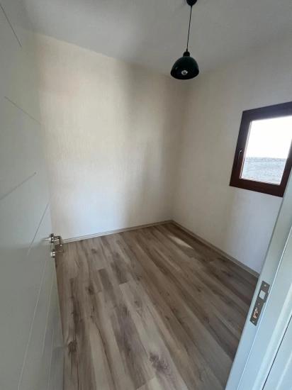 Fertiges, Freistehendes Sommerhaus Mit 2+1 Schlafzimmern In Menderes Gümüldür Zu Verkaufen, Mit Einem 200 Quadratmeter Großen Garten.