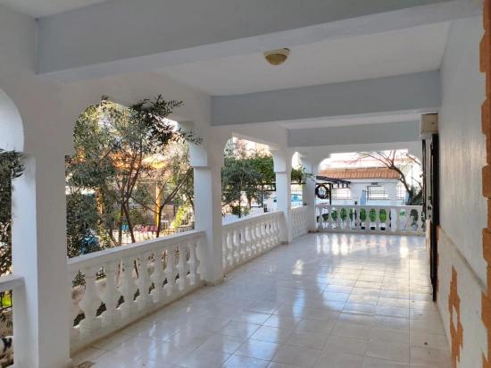 Freistehende 6+1 Villa Mit Garten Zum Verkauf In Doğanbey, Seferihisar