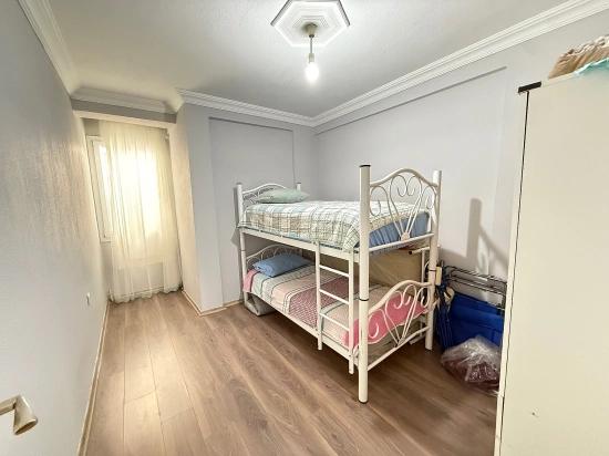 2 + 1 Zwischengeschoss, Separate Küche, 90 M² Große Wohnung Im Zentrum Von Seferihisar Ürkmez